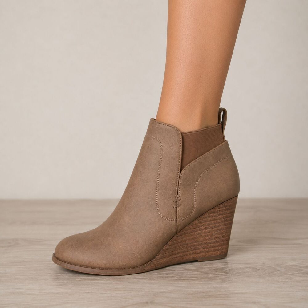 Dolce Vita Women's Size 8 Taupe Wedge Ankle Booties Stacked Heel Slip On Boots